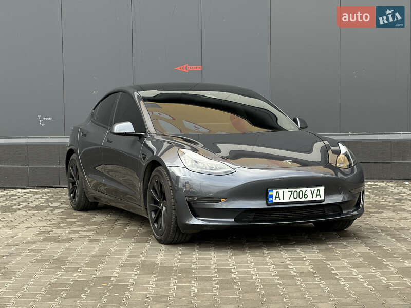 Tesla Model 3 (2023)
