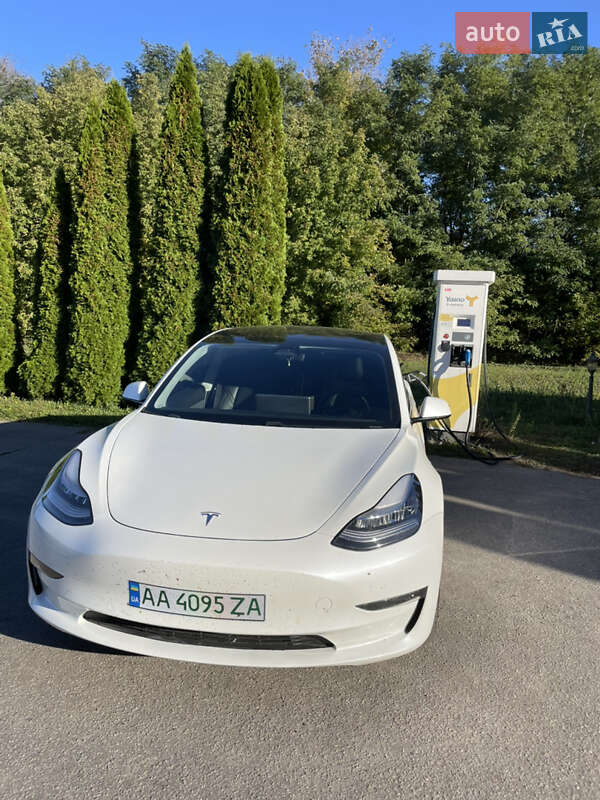 Tesla Model 3 (2019)