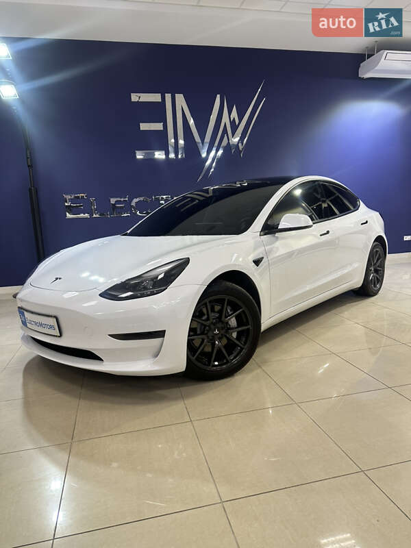 Tesla Model 3 (2022)