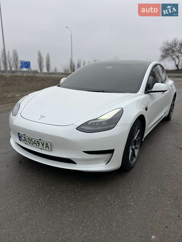 Tesla Model 3 (2021)