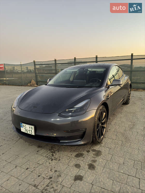 Tesla Model 3 (2022)