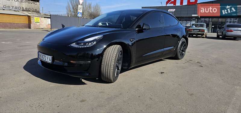 Tesla Model 3 (2020)
