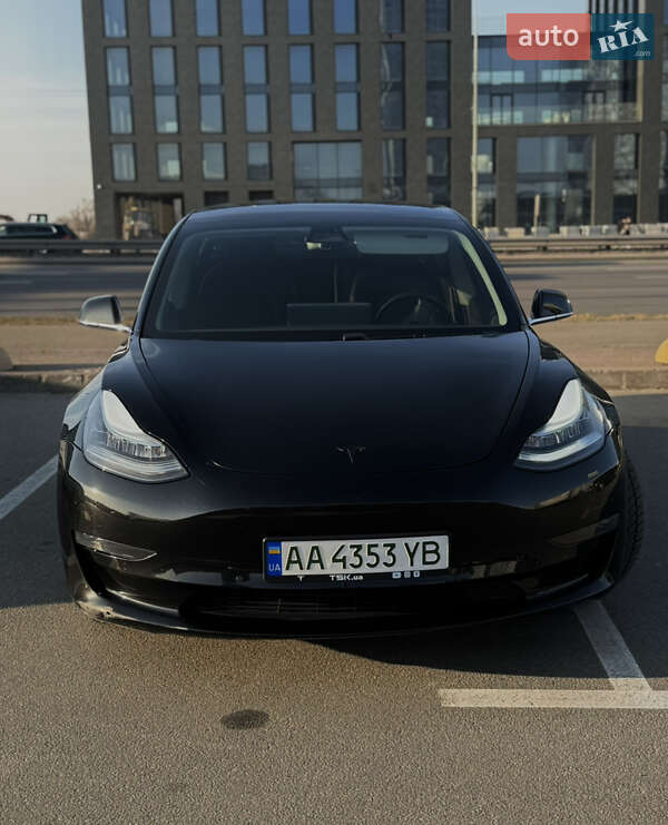 Tesla Model 3 (2019)