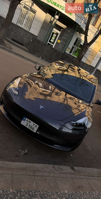 Tesla Model 3 (2023)