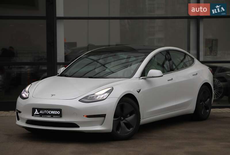 Tesla Model 3 (2019)