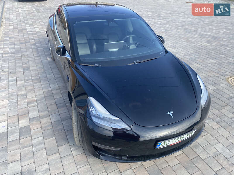 Tesla Model 3 (2019)