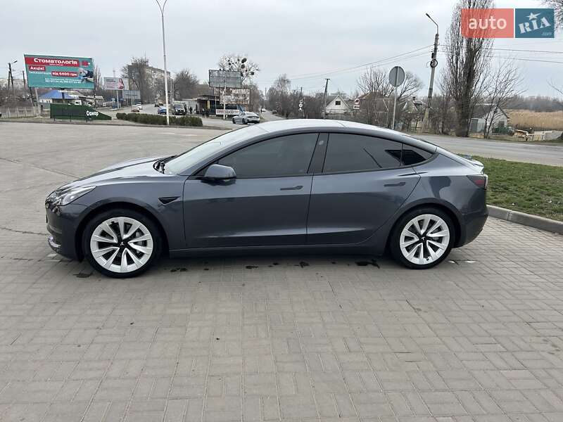 Tesla Model 3 (2022)