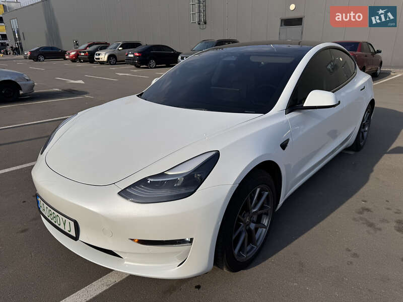Tesla Model 3 (2022)