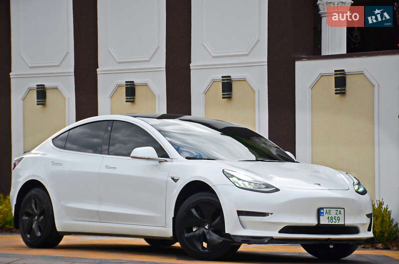 Tesla Model 3 (2020)