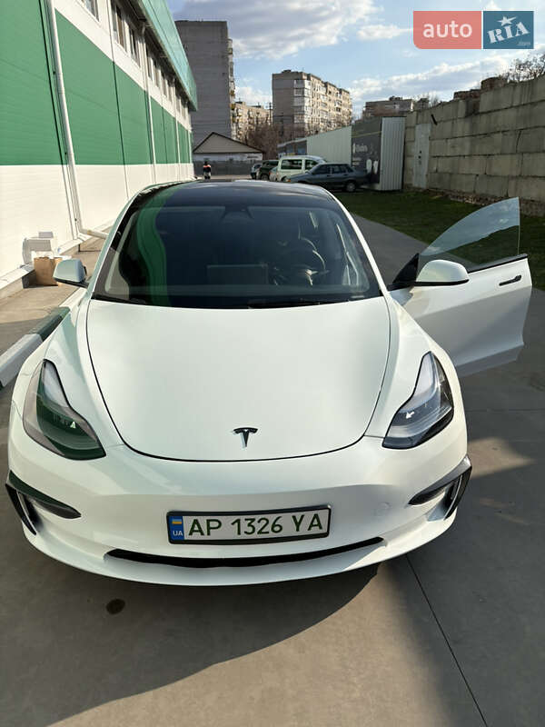Tesla Model 3 (2023)