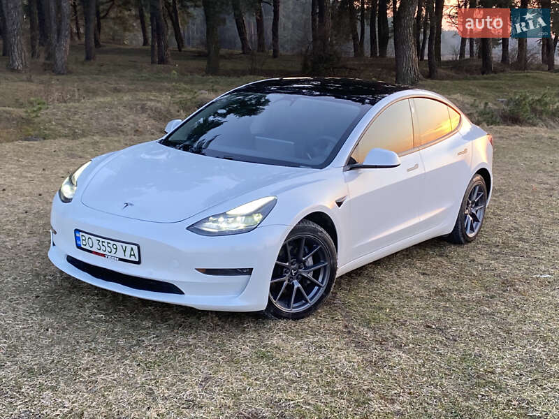 Tesla Model 3 (2021)