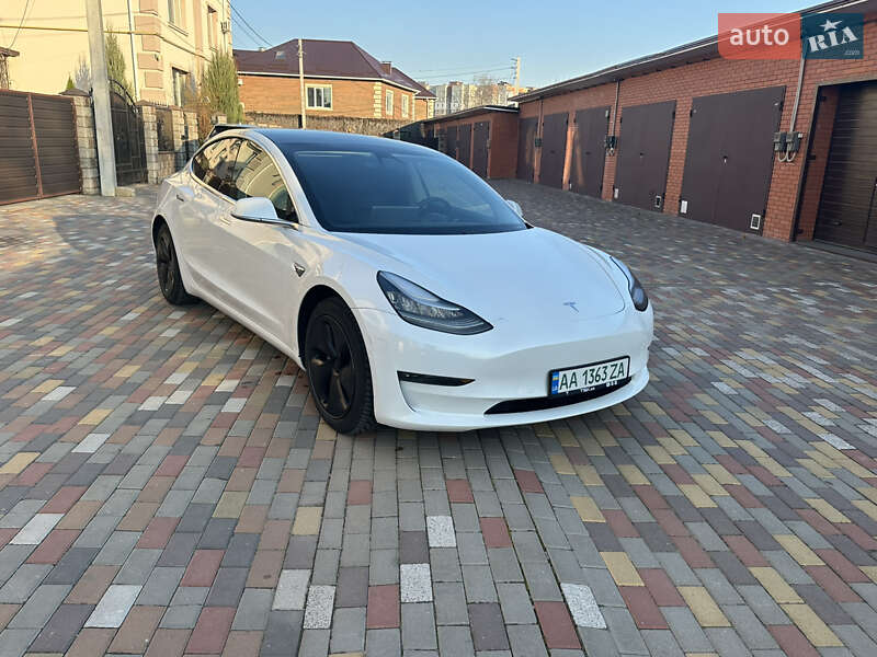 Tesla Model 3 (2019)