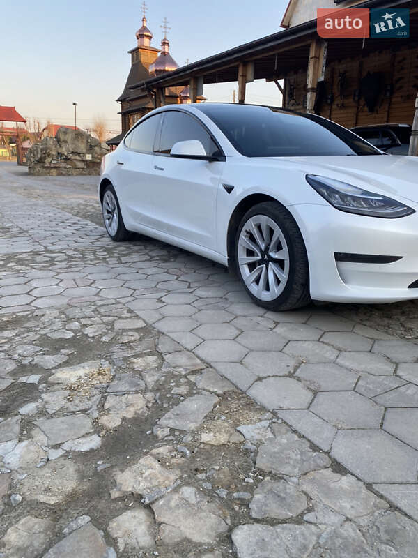 Tesla Model 3 (2021)
