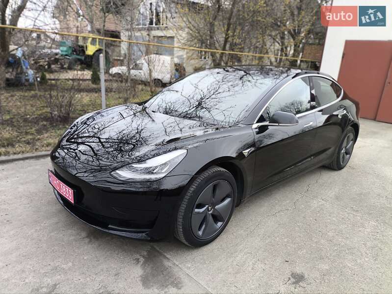 Tesla Model 3 (2019)