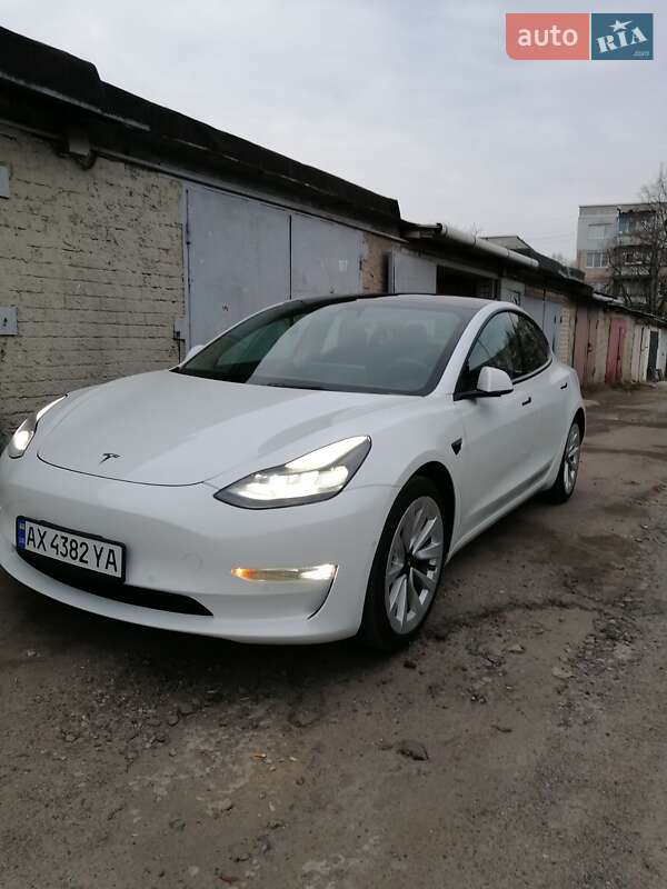Tesla Model 3 (2021)