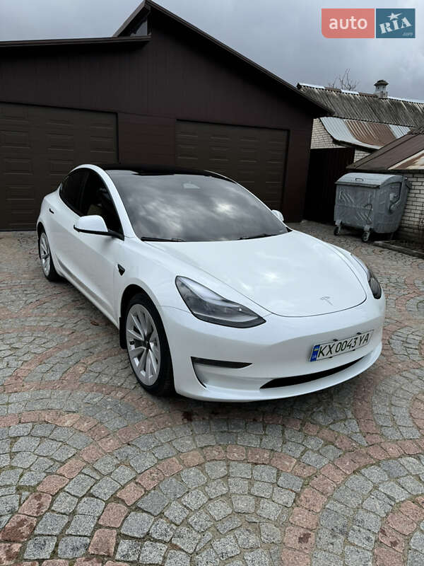 Tesla Model 3 (2022)