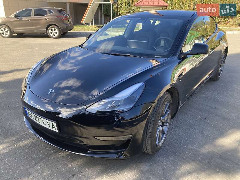 Tesla Model 3 (2023)