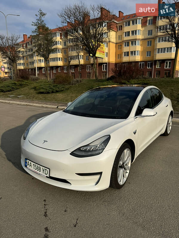 Tesla Model 3 (2019)
