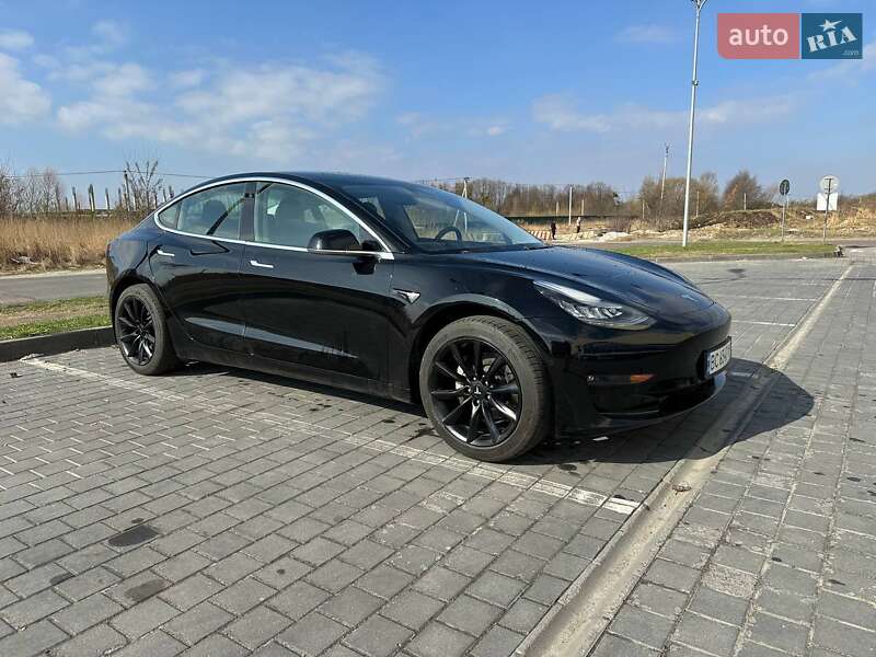 Tesla Model 3 (2019)