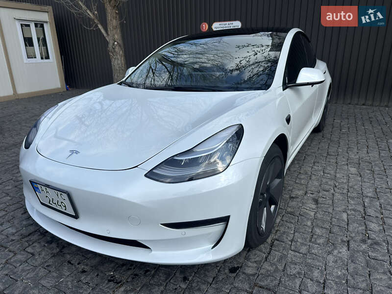 Tesla Model 3 (2023)