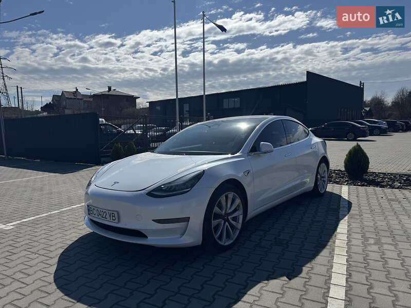 Tesla Model 3 (2019)