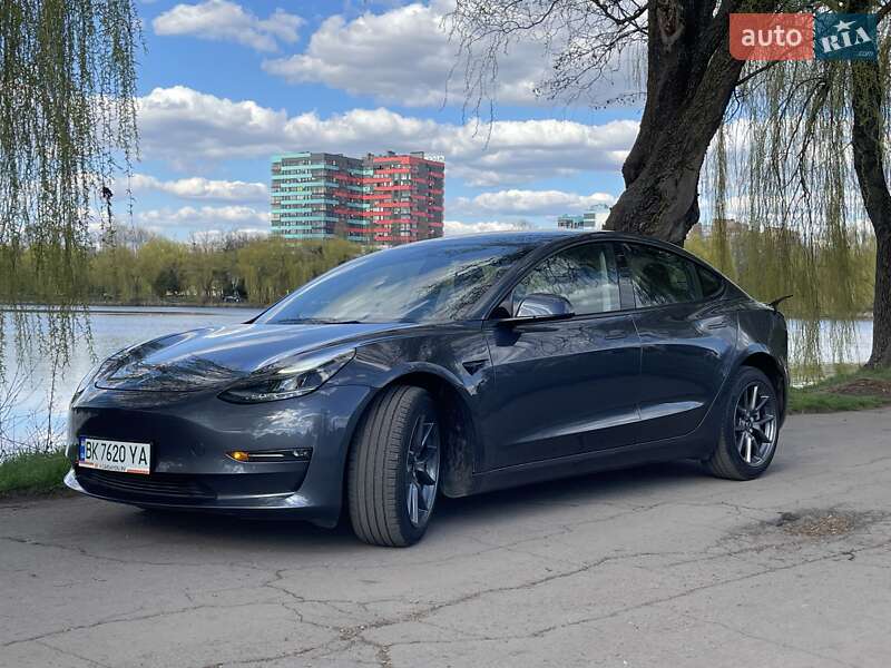 Tesla Model 3 (2022)