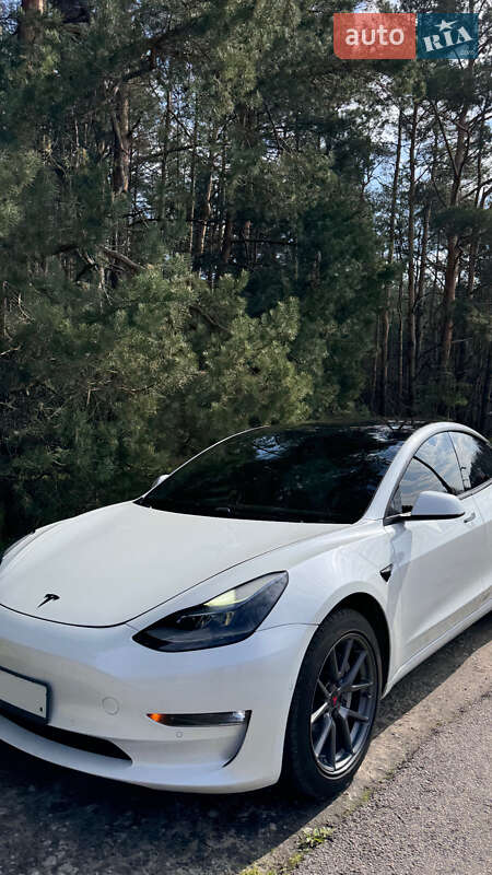 Tesla Model 3 (2021)