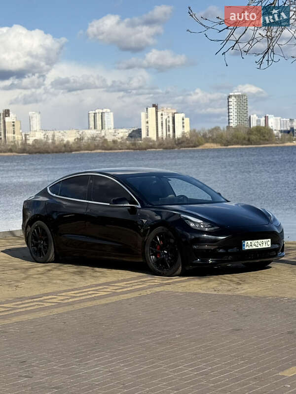 Tesla Model 3 (2019)