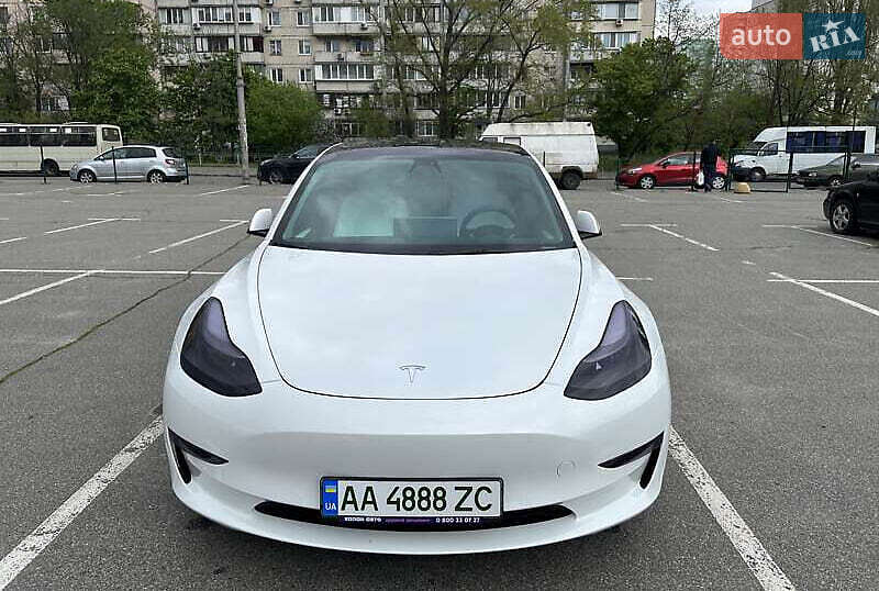 Tesla Model 3 (2022)