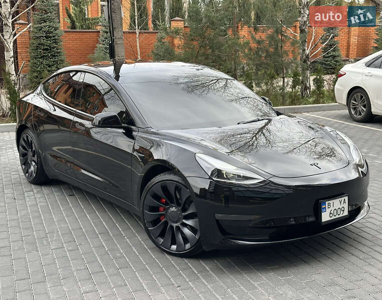 Tesla Model 3 (2023)
