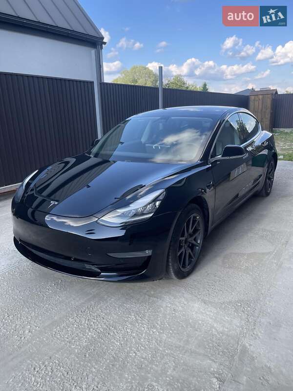 Tesla Model 3 (2019)