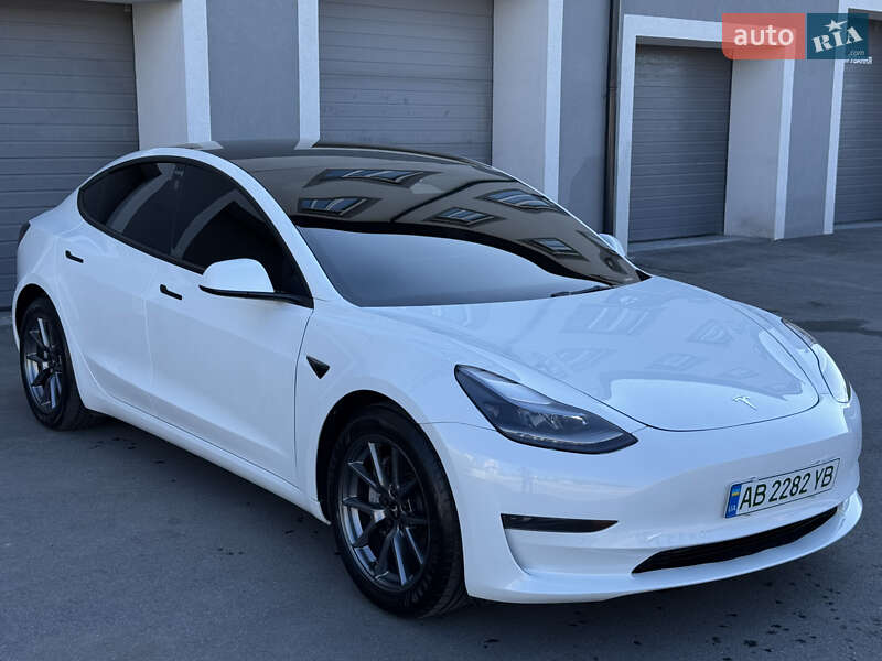Tesla Model 3 (2022)