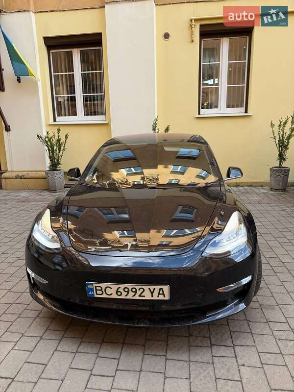 Tesla Model 3 (2018)