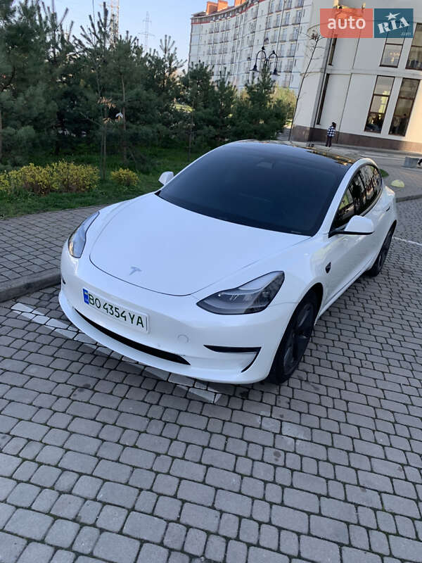 Tesla Model 3 (2021)