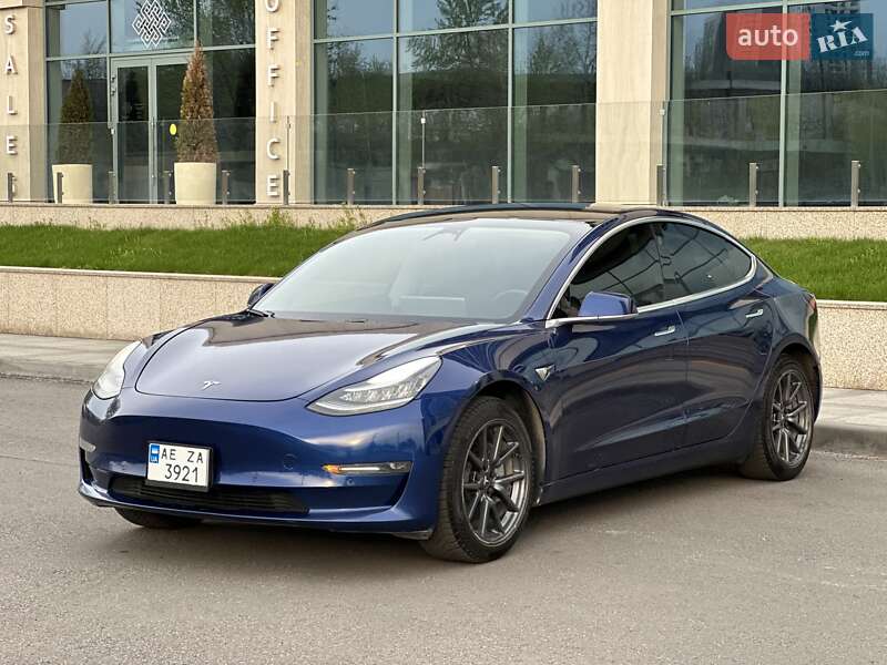 Tesla Model 3 (2019)