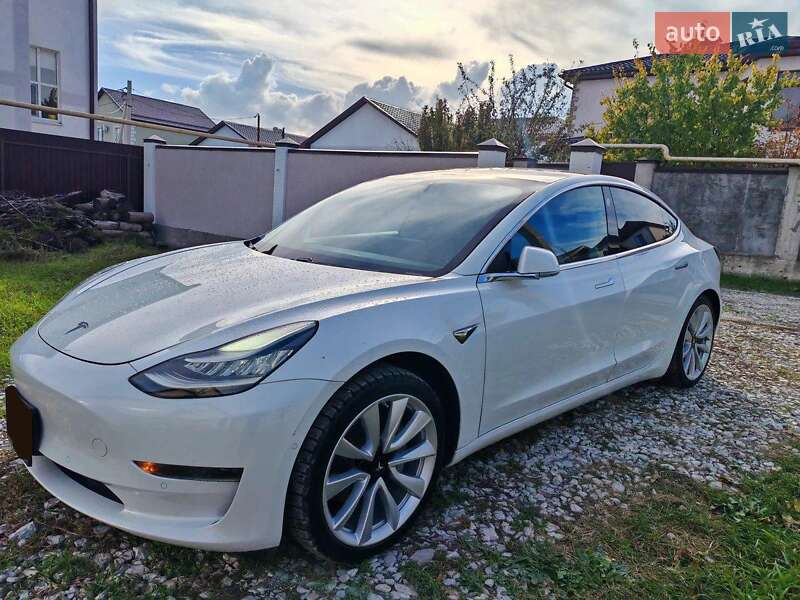 Tesla Model 3 (2019)