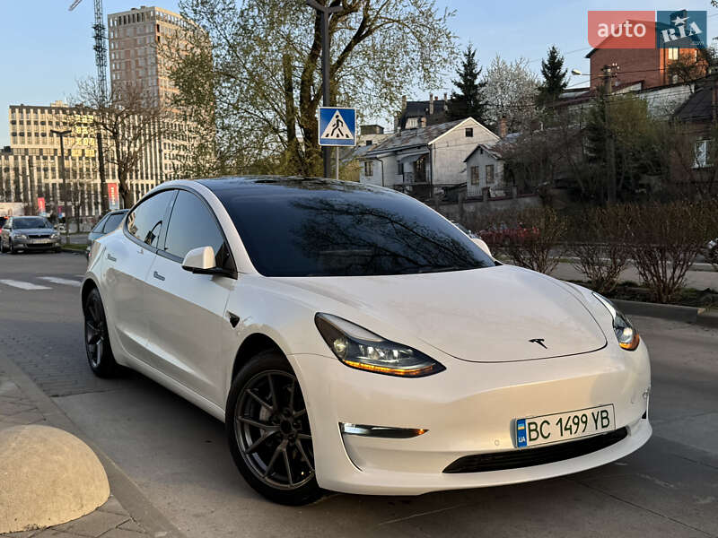 Tesla Model 3 (2021)