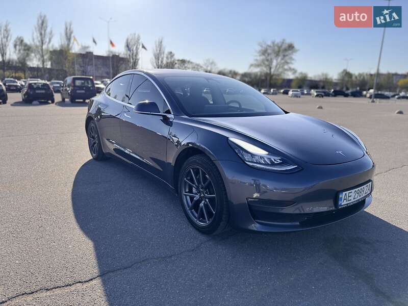 Tesla Model 3 (2018)
