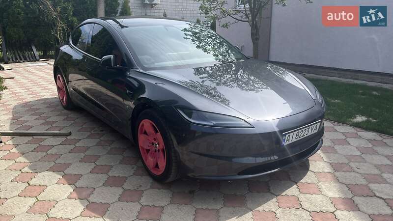 Tesla Model 3 (2024)
