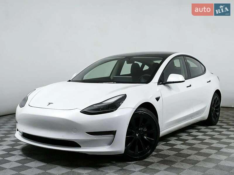 Tesla Model 3 (2019)