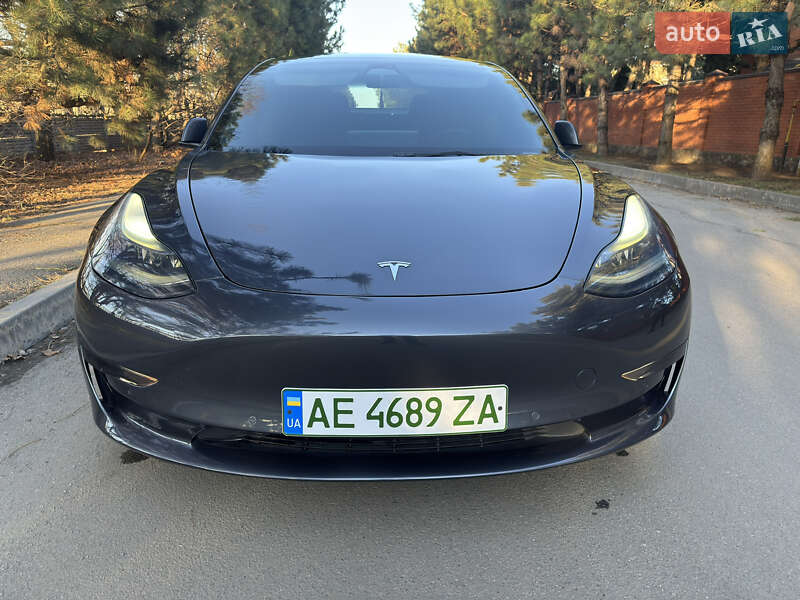 Tesla Model 3 (2022)