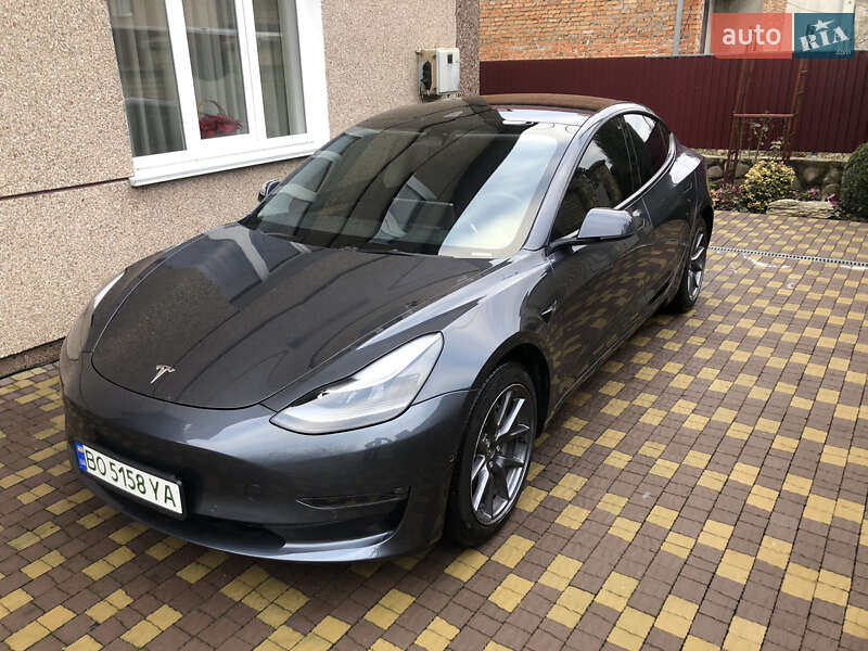 Tesla Model 3 (2022)
