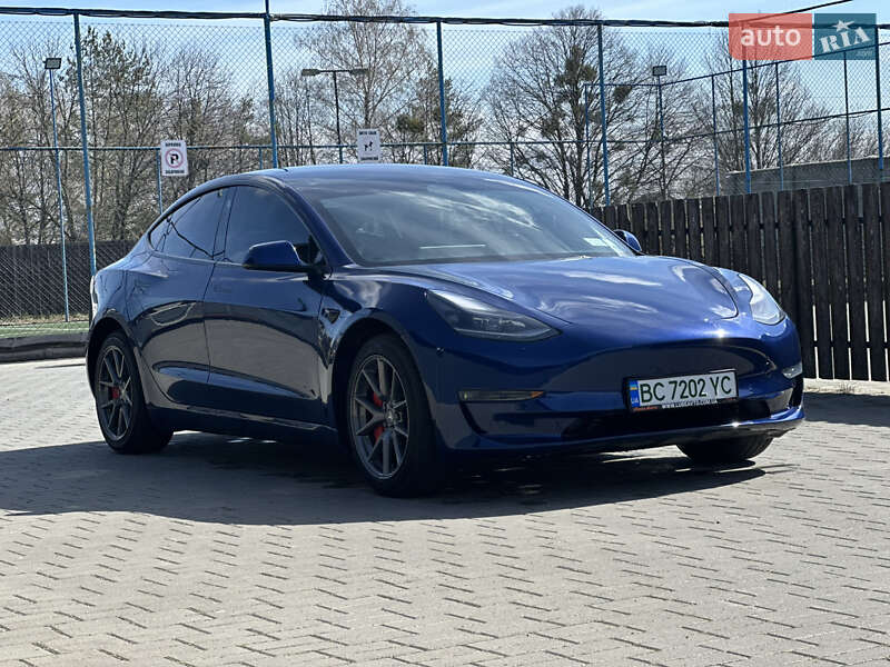 Tesla Model 3 (2022)