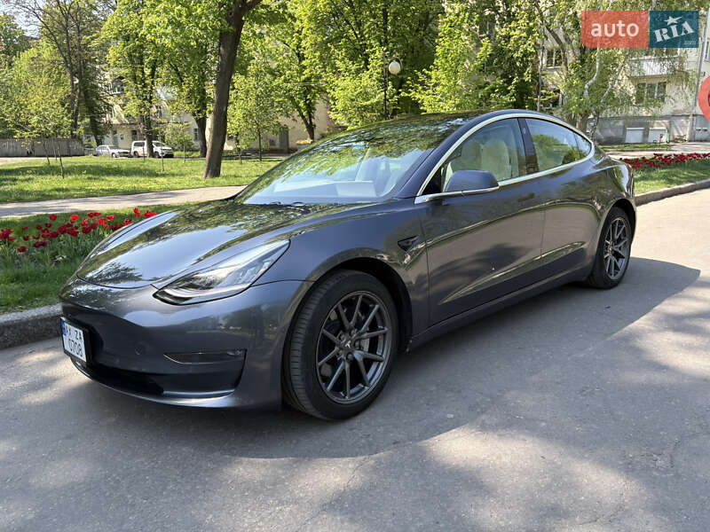 Tesla Model 3 (2018)