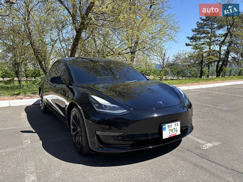 Tesla Model 3 (2022)