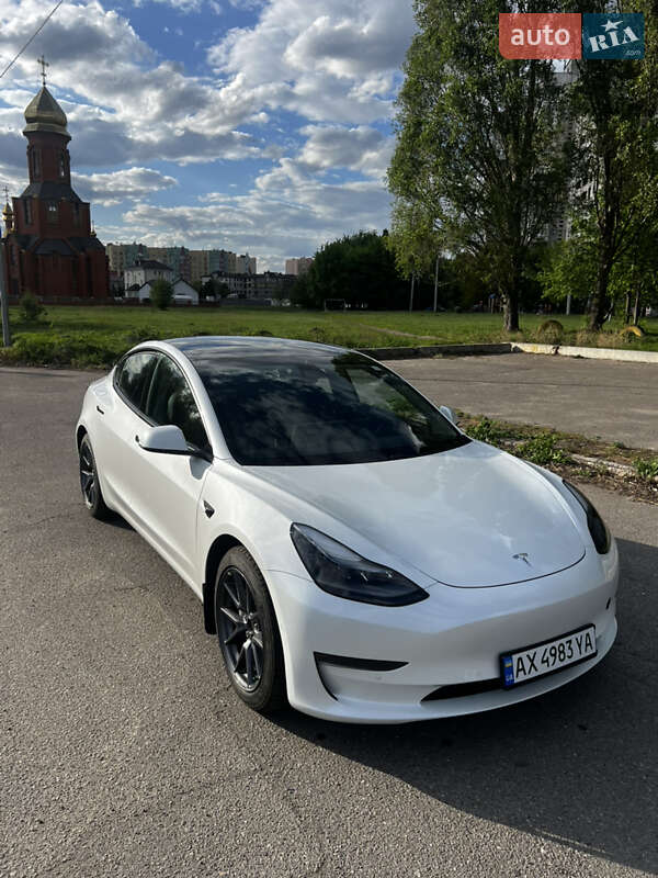 Tesla Model 3 (2021)