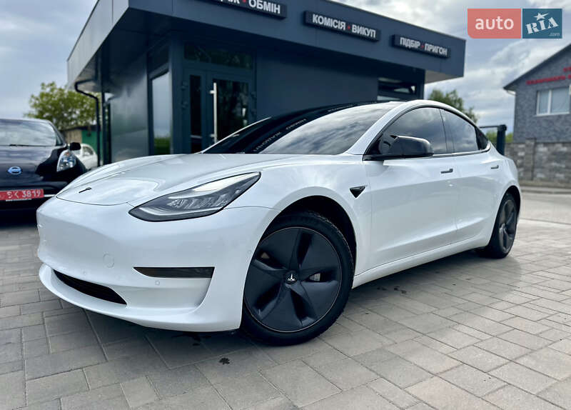 Tesla Model 3 (2019)