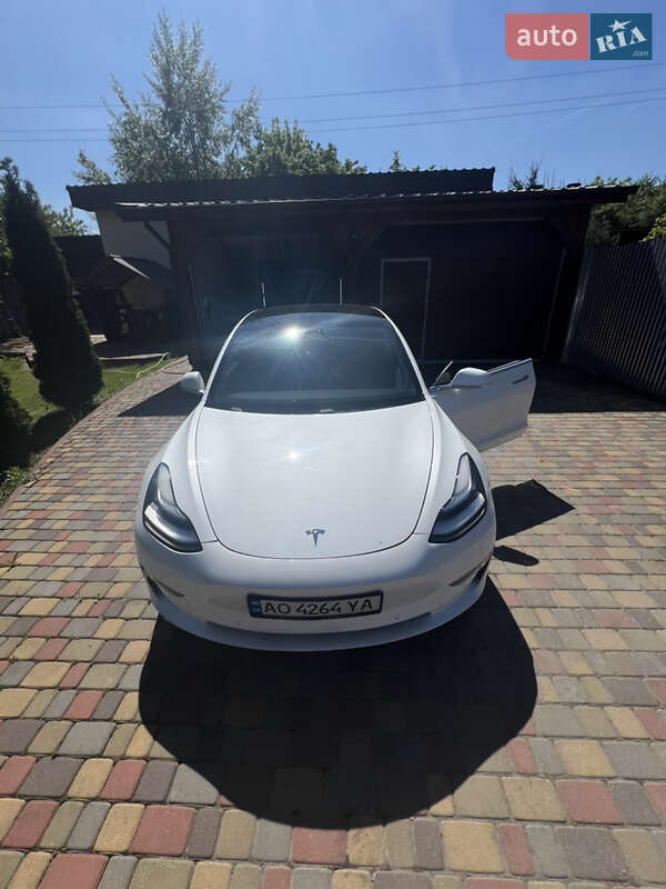 Tesla Model 3 (2019)