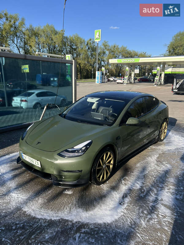 Tesla Model 3 (2019)