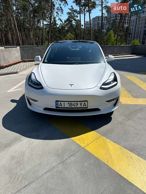 Tesla Model 3 (2018)